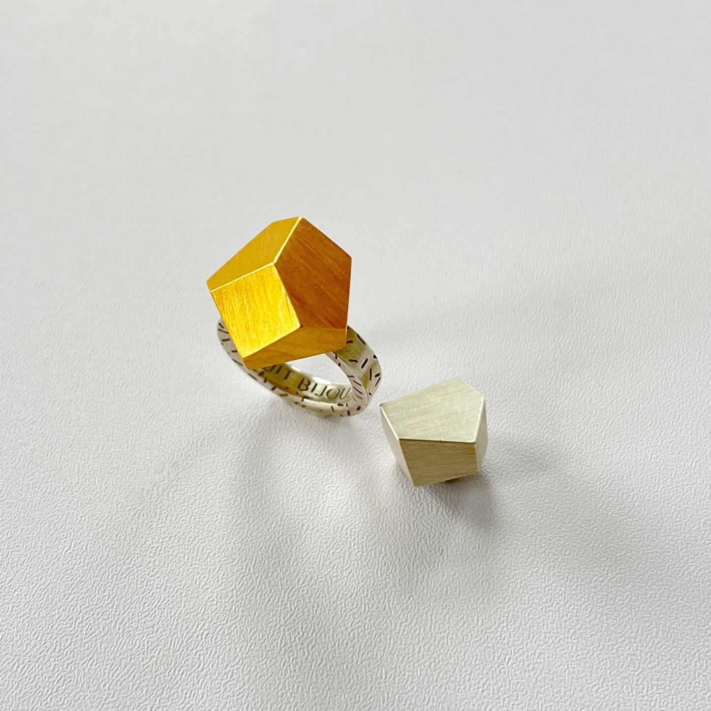Goldrush ring top