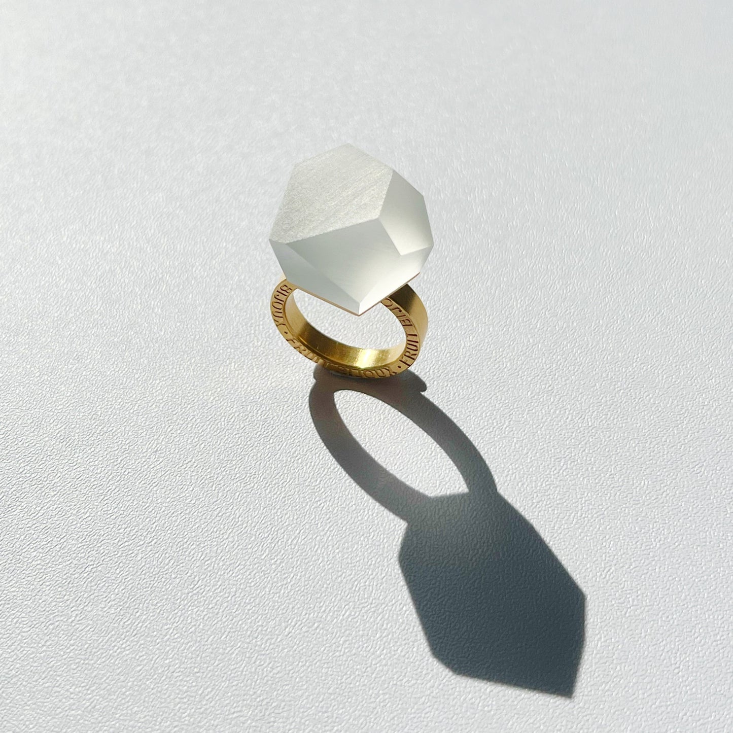 Crystal clear ring top