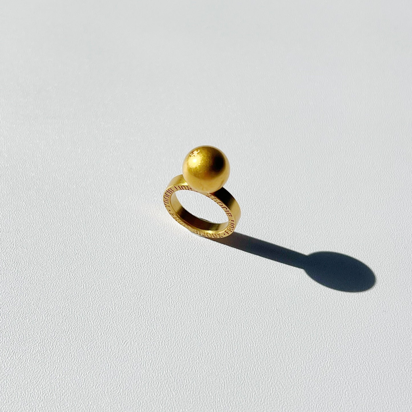 Cassis ring top