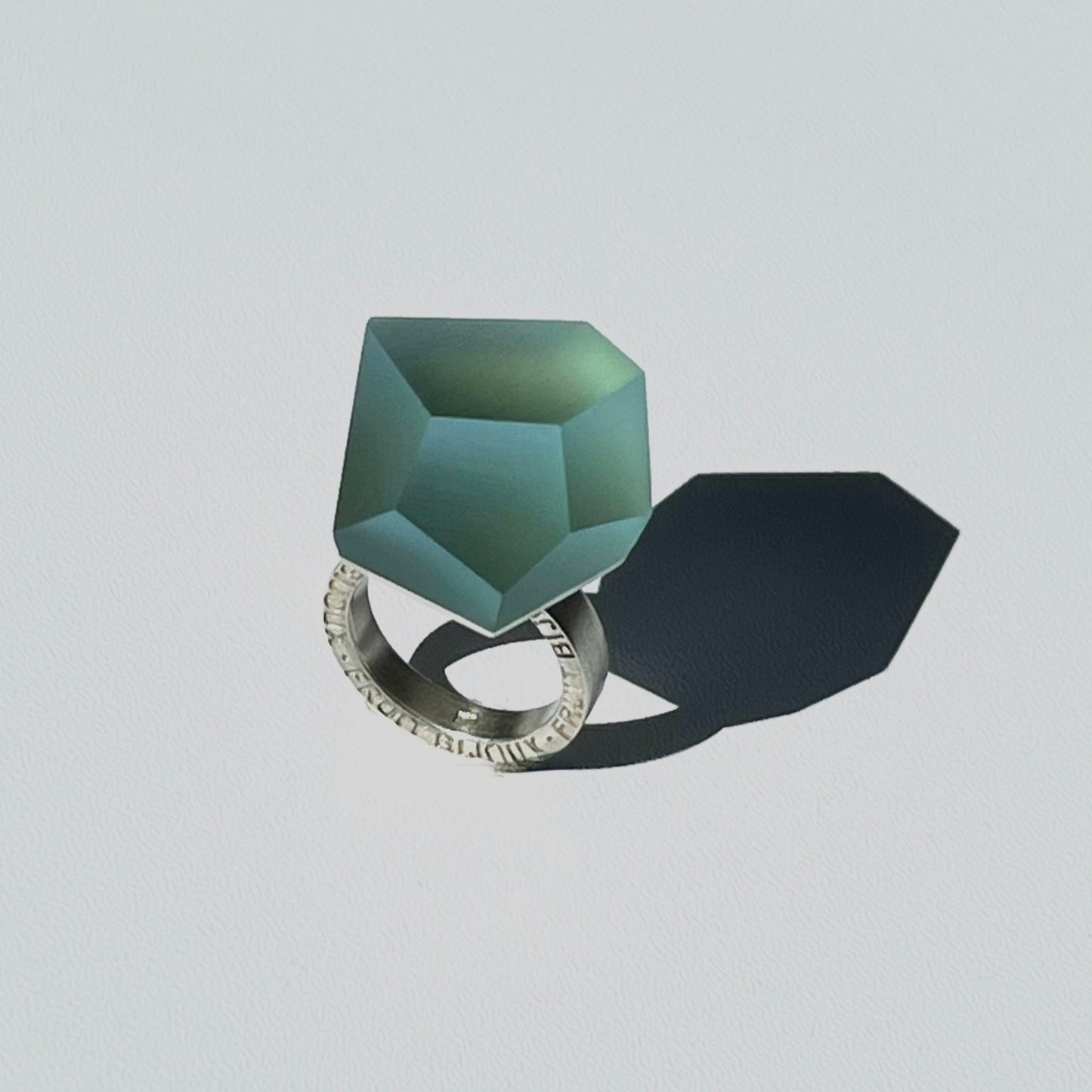 Gold green ring top